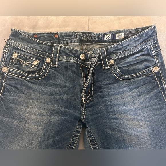 Pre-Owned. In excellent condition. Size 30. Miss Me jeans. - Picture 2 of 15